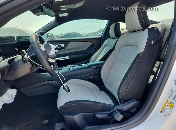 1FA6P8TH4S5104394 2025 FORD MUSTANG White Vista interior delantera