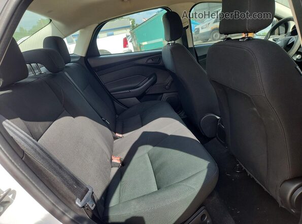 1FADP3E23GL389546 2016 FORD FOCUS White Rear seats view
