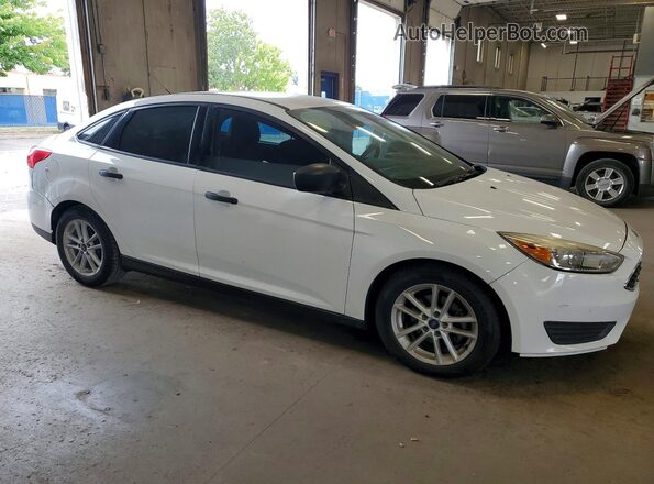 1FADP3E24HL263391 2017 FORD FOCUS Белый Передняя правая четверть