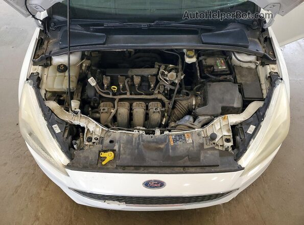 1FADP3E24HL263391 2017 FORD FOCUS Белый Вид задней части салона