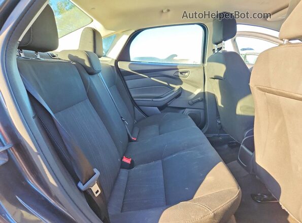 1FADP3E25JL291576 2018 FORD FOCUS Gray Rear seats view