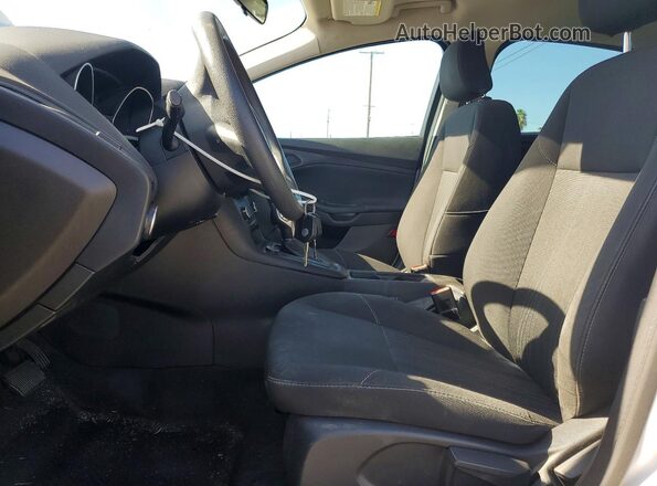 1FADP3E2XGL268142 2016 FORD FOCUS White Սալոնի դիմացի տեսք