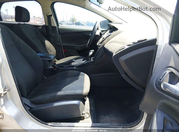 1FADP3F20GL217649 2016 FORD FOCUS Silver Вид салону спереду