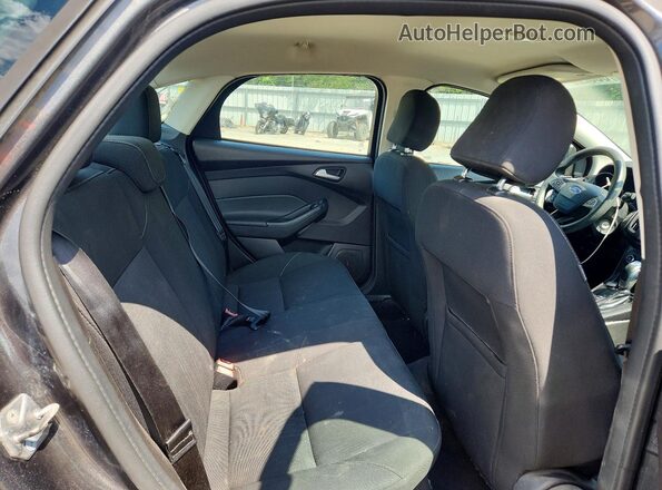 1FADP3F22GL374549 2016 FORD FOCUS Silver Widok tylnych siedzeń