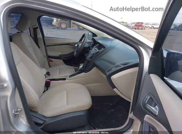 1FADP3F23GL360109 2016 FORD FOCUS Silver Front interior view