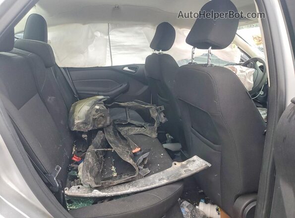 1FADP3F24HL201262 2017 FORD FOCUS Silver Հետևի նստատեղերի տեսք