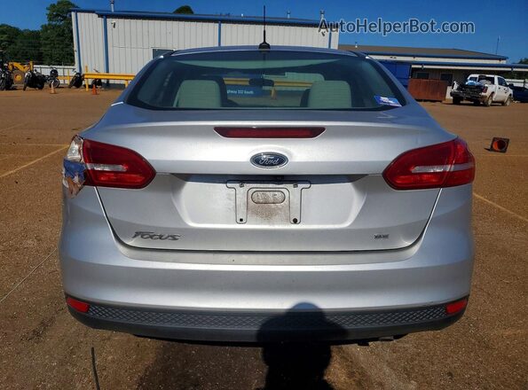 1FADP3F24JL317017 2018 FORD FOCUS Silver Widok z tyłu