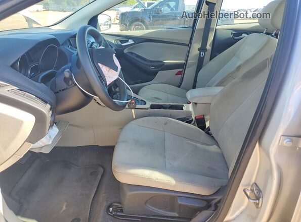 1FADP3F24JL317017 2018 FORD FOCUS Silver Widok wnętrza z przodu