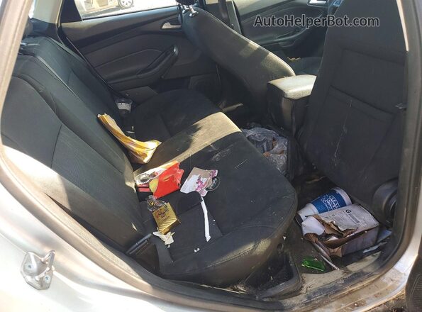1FADP3F26JL218232 2018 FORD FOCUS Silver Հետևի նստատեղերի տեսք