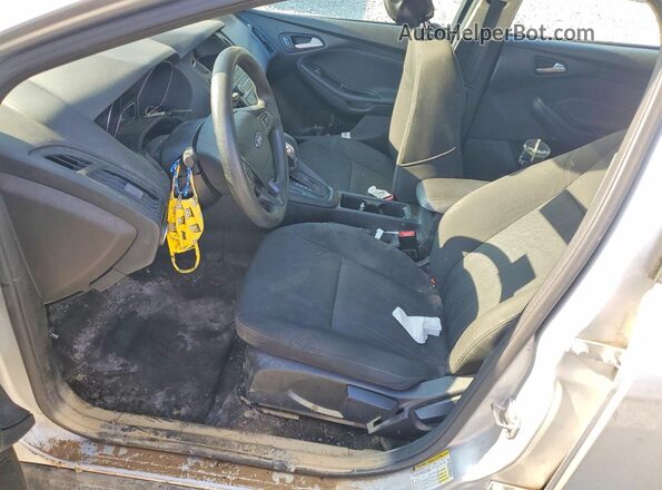 1FADP3F26JL218232 2018 FORD FOCUS Silver Սալոնի դիմացի տեսք