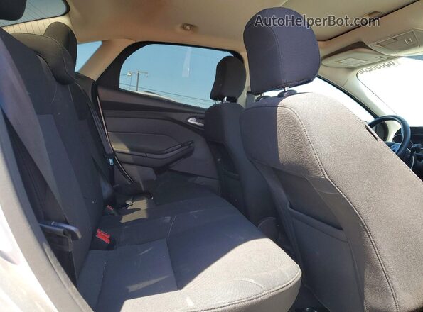 1FADP3F27GL262927 2016 FORD FOCUS Silver უკანა სავარძლების ხედი
