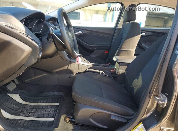1FADP3F27GL280635 2016 FORD FOCUS Gray Front interior view