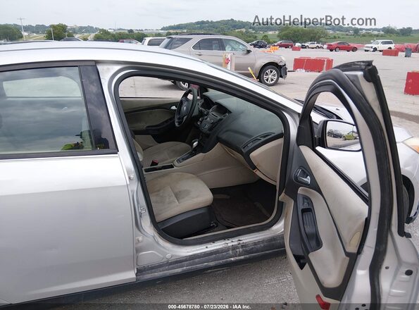 1FADP3F27HL225989 2017 FORD FOCUS Silver Widok wnętrza z przodu