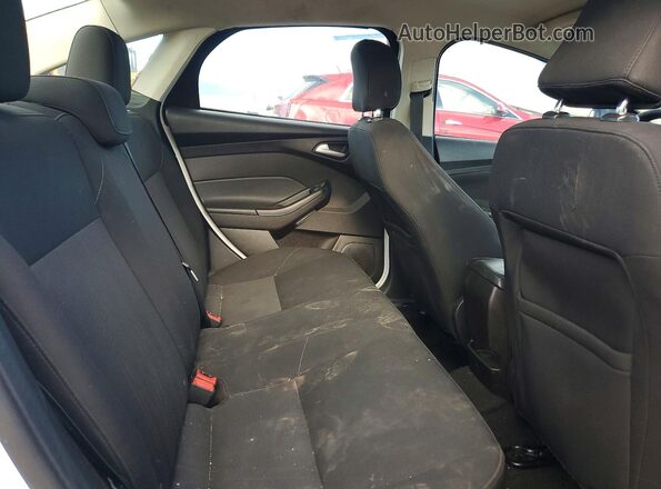 1FADP3F27HL257650 2017 FORD FOCUS White Vista de los asientos traseros