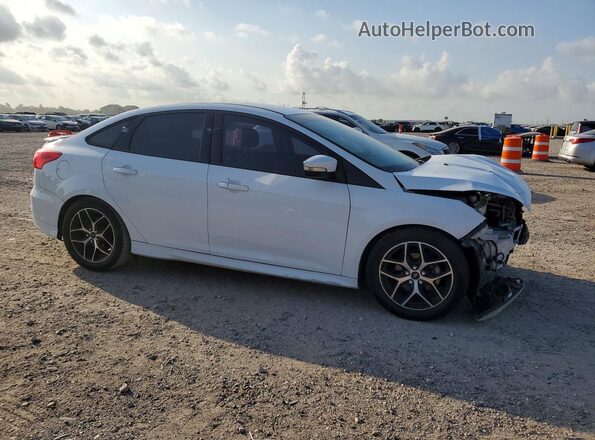 1FADP3F29GL257938 2016 FORD FOCUS White Front right