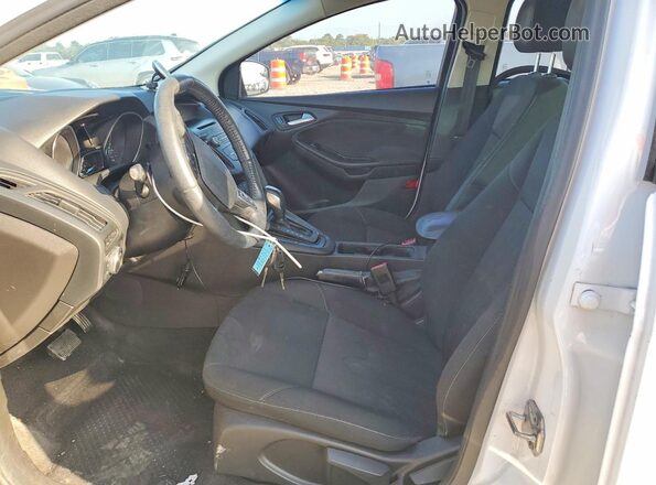 1FADP3F29GL257938 2016 FORD FOCUS White Front interior view