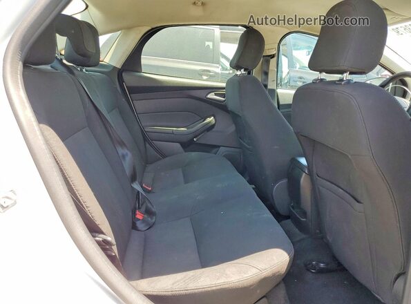 1FADP3F2XGL399201 2016 FORD FOCUS White Rear seats view