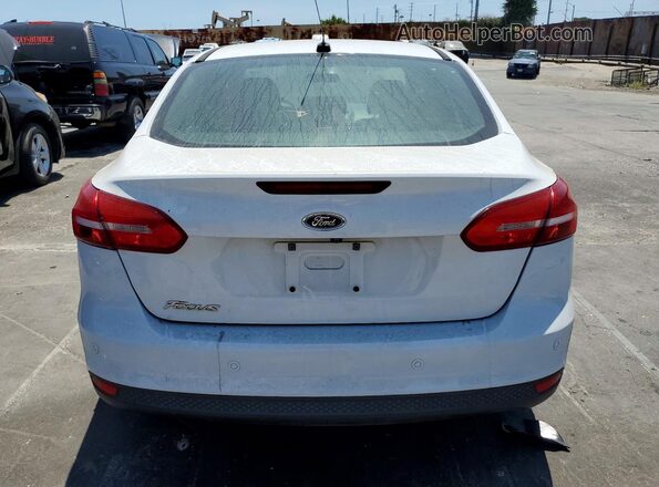 1FADP3F2XGL399201 2016 FORD FOCUS White Rear view