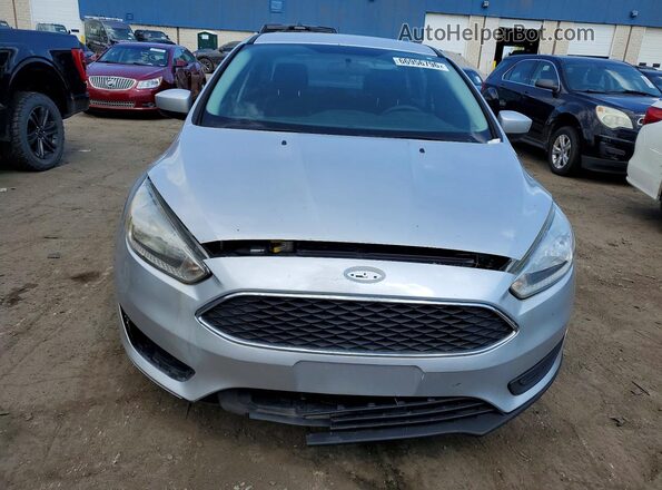 1FADP3F2XJL206679 2018 FORD FOCUS Silver Widok z przodu