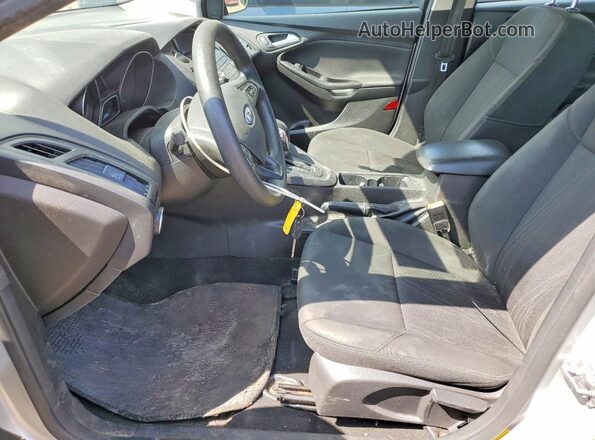 1FADP3F2XJL206679 2018 FORD FOCUS Silver Widok wnętrza z przodu