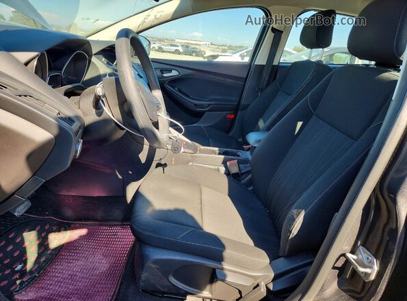 1FADP3F2XJL261097 2018 FORD FOCUS Серый Вид салона спереди