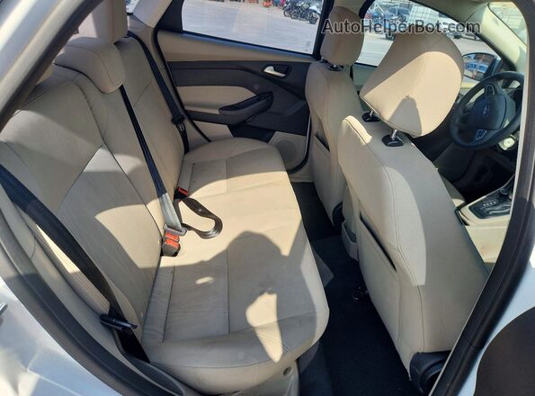 1FADP3FE1GL378943 2016 FORD FOCUS White Rear seats view