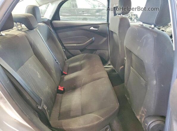 1FADP3FE4JL236352 2018 FORD FOCUS Silver Rear seats view