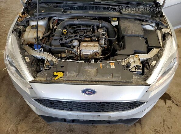 1FADP3FE4JL236352 2018 FORD FOCUS Silver Rear interior view