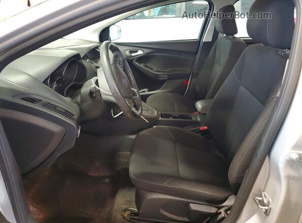 1FADP3FE4JL236352 2018 FORD FOCUS Silver Front interior view