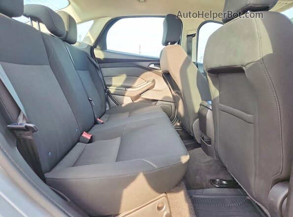 1FADP3FE8HL289825 2017 FORD FOCUS Silver Rear seats view