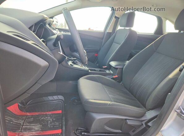 1FADP3FE8HL289825 2017 FORD FOCUS Silver Front interior view