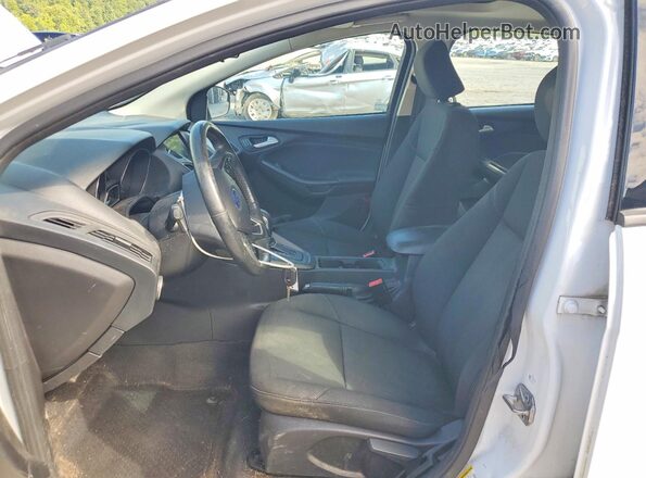 1FADP3H28HL219051 2017 FORD FOCUS Белый Вид салона спереди