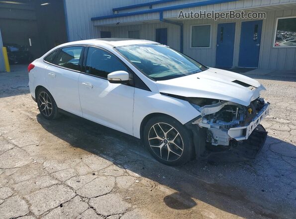 1FADP3H28HL219051 2017 FORD FOCUS Белый Передняя правая четверть