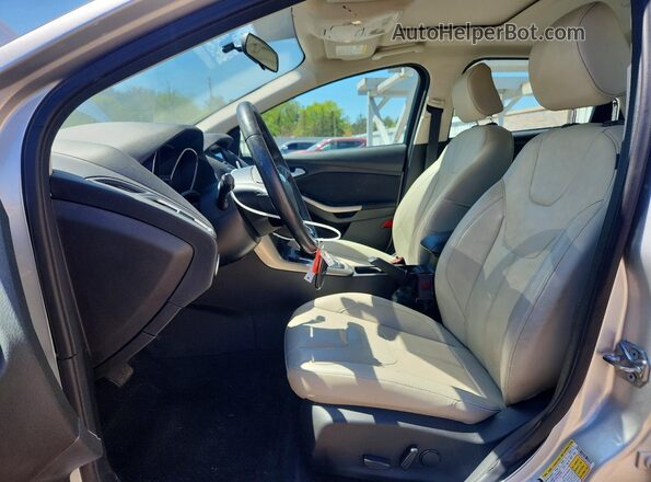 1FADP3J22JL314379 2018 FORD FOCUS Gray Вид салону спереду