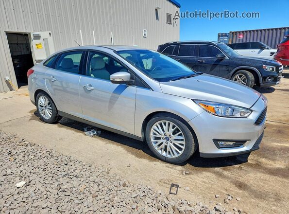 1FADP3J22JL314379 2018 FORD FOCUS Gray Передня права чверть