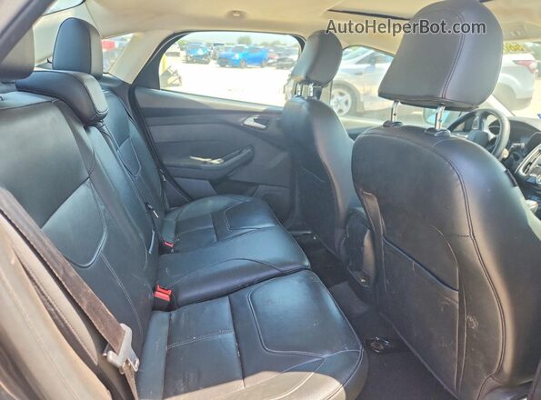 1FADP3J27JL233071 2018 FORD FOCUS Gray Widok tylnych siedzeń
