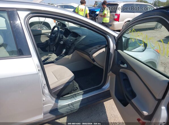 1FADP3K20JL242290 2018 FORD FOCUS Gray Vista interior delantera