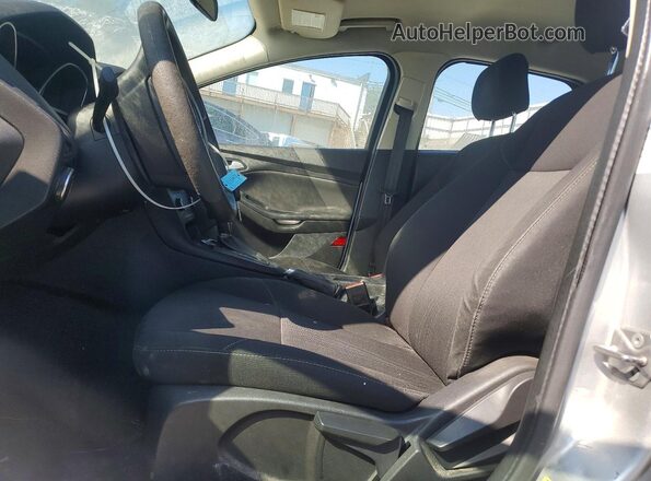 1FADP3K2XHL217956 2017 FORD FOCUS Silver Front interior view
