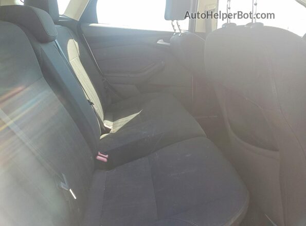 1FADP3K2XHL217956 2017 FORD FOCUS Silver Rear seats view