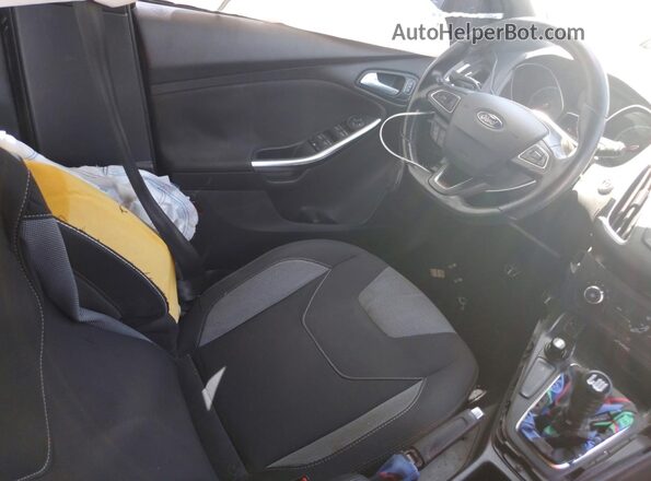 1FADP3L92HL319201 2017 FORD FOCUS Gray Vista interior delantera