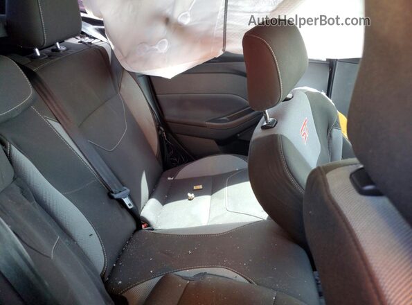 1FADP3L92HL319201 2017 FORD FOCUS Gray Vista de los asientos traseros