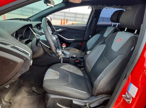 1FADP3L99HL229690 2017 FORD FOCUS Red Widok wnętrza z przodu
