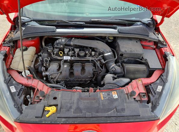 1FADP3L99HL229690 2017 FORD FOCUS Red Widok wnętrza z tyłu
