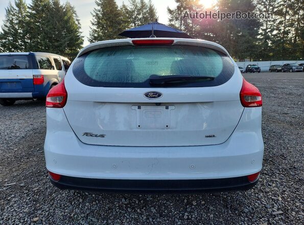 1FADP3M21JL224586 2018 FORD FOCUS White Rear view