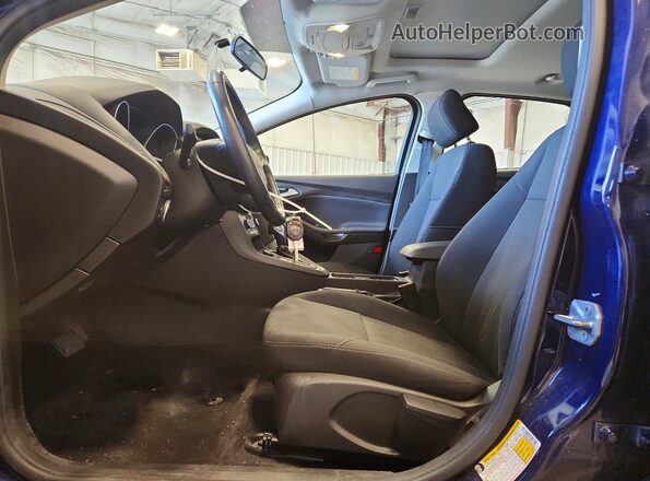 1FADP3M29HL346705 2017 FORD FOCUS Синий Вид салона спереди