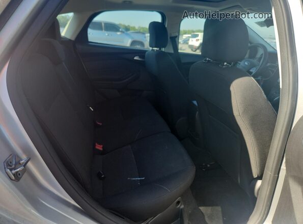 1FADP3M2XHL210552 2017 FORD FOCUS Silver Հետևի նստատեղերի տեսք