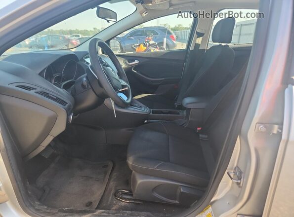 1FADP3M2XHL210552 2017 FORD FOCUS Silver Սալոնի դիմացի տեսք