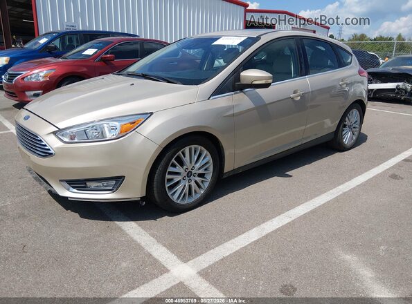 1FADP3N22HL302155 2017 FORD FOCUS Золотой Передняя левая четверть