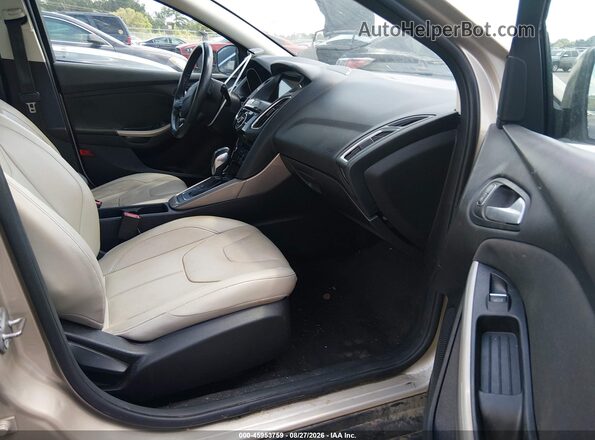1FADP3N22HL302155 2017 FORD FOCUS Золотой Вид салона спереди