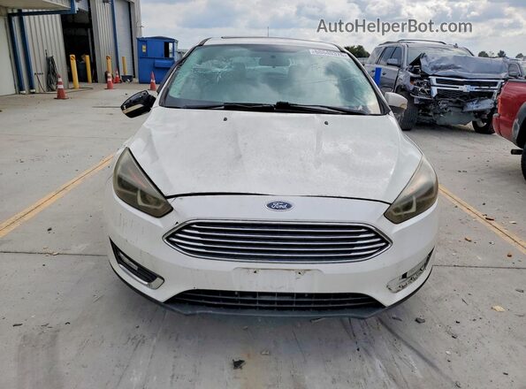 1FADP3N23HL268257 2017 FORD FOCUS Белый Вид спереди